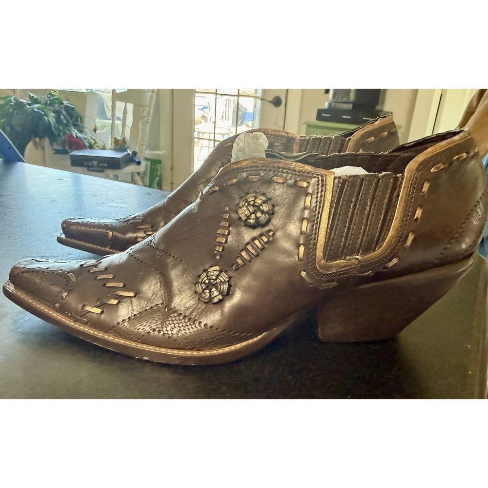 BCBGirls Brown Gold Leather Heel Cowgirl Western  Ankle Boots Size 8.5 Brazilian